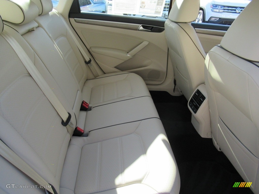 2018 Passat SE - Fortana Red Metallic / Cornsilk Beige photo #14