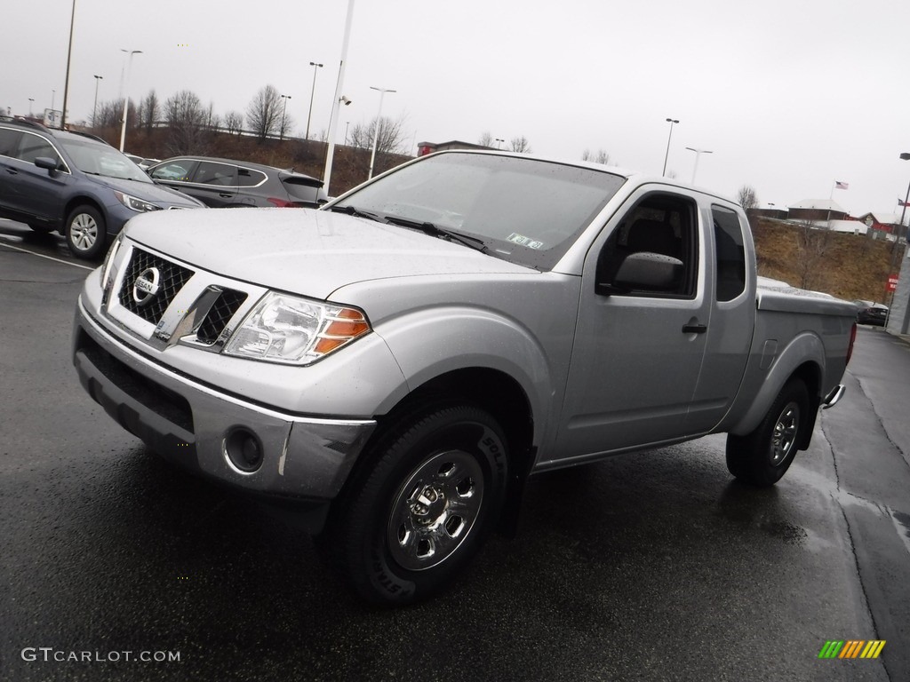 2009 Frontier SE King Cab - Radiant Silver / Steel photo #8