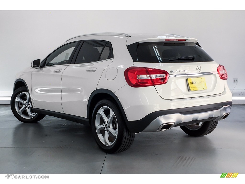 2018 GLA 250 - Cirrus White / Black photo #9