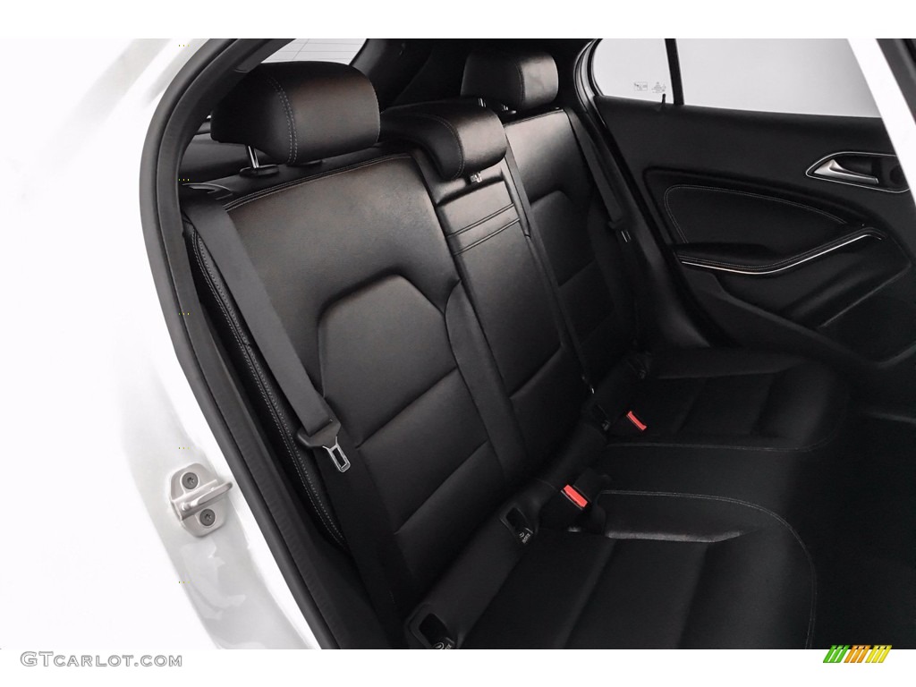 2018 GLA 250 - Cirrus White / Black photo #12