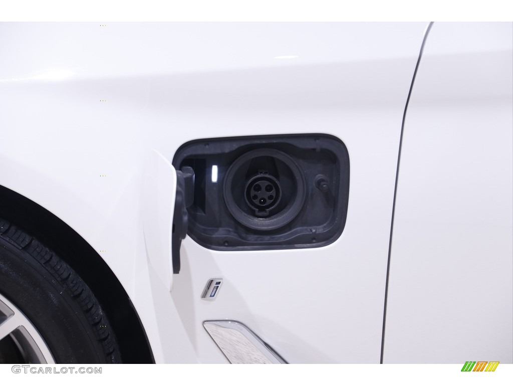2018 5 Series 530e iPerfomance xDrive Sedan - Alpine White / Black photo #5