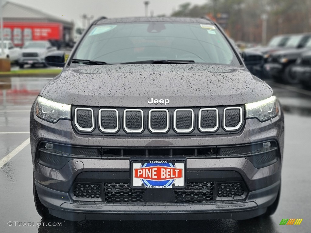 2022 Compass Latitude Lux 4x4 - Granite Crystal Metallic / Black photo #2