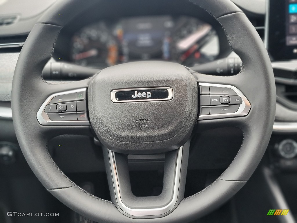 2022 Compass Latitude Lux 4x4 - Granite Crystal Metallic / Black photo #8