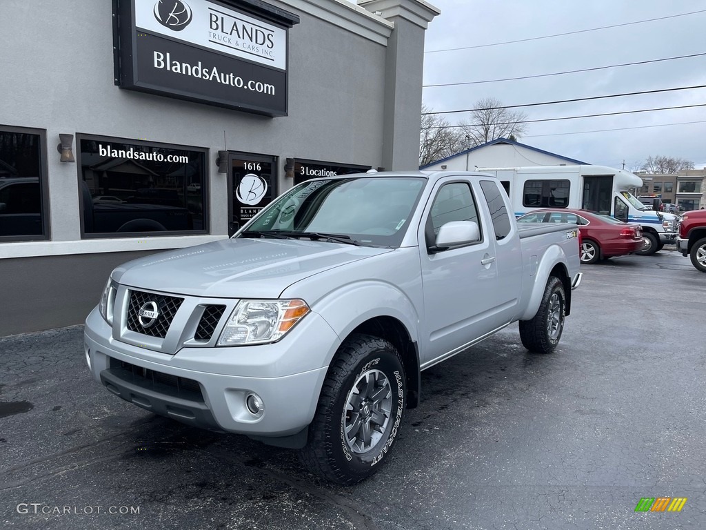 2017 Frontier Pro-4X King Cab 4x4 - Brilliant Silver / Graphite photo #2