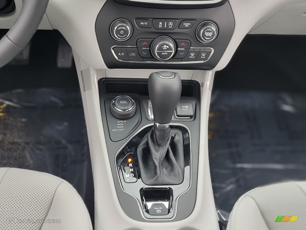 2021 Jeep Cherokee Limited 4x4 Transmission Photos