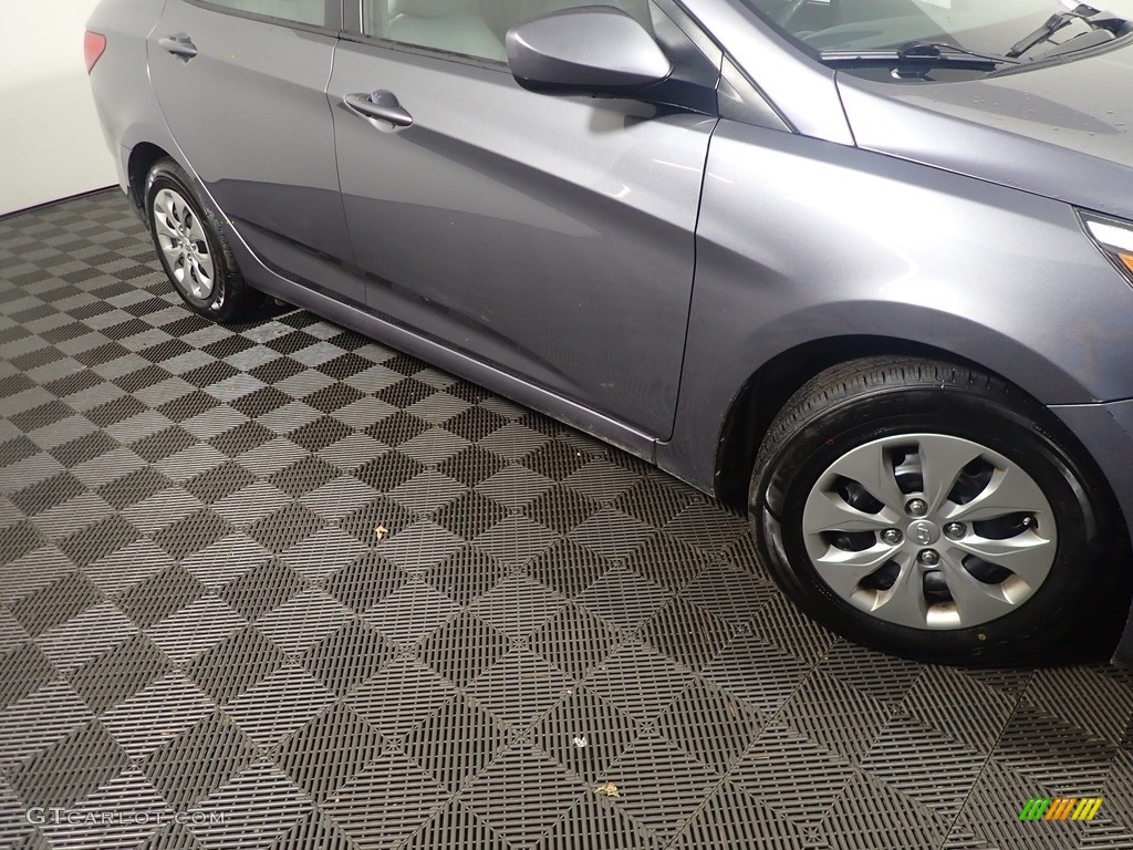 2016 Accent SE Sedan - Triathlon Gray / Gray photo #3