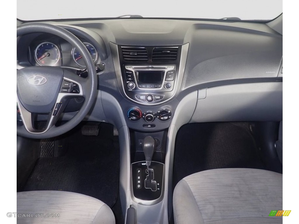 2016 Accent SE Sedan - Triathlon Gray / Gray photo #24