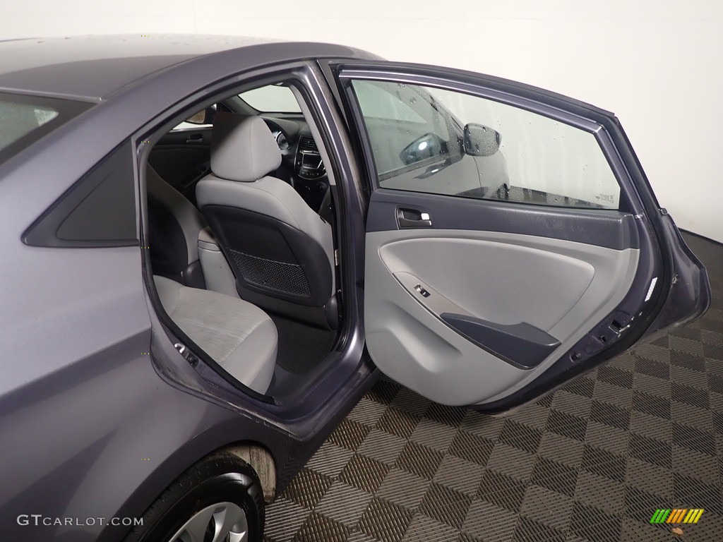 2016 Accent SE Sedan - Triathlon Gray / Gray photo #35