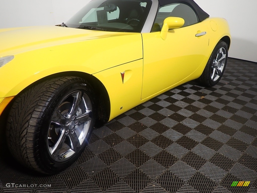 2008 Solstice GXP Roadster - Mean Yellow / Ebony photo #8