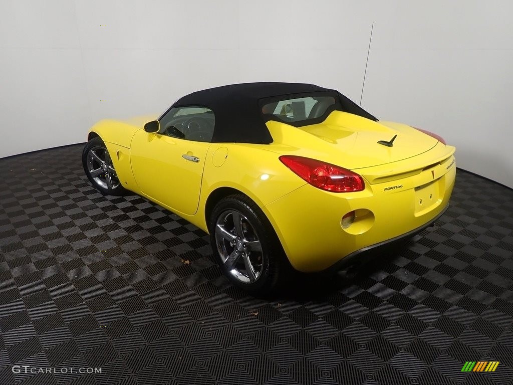 2008 Solstice GXP Roadster - Mean Yellow / Ebony photo #9