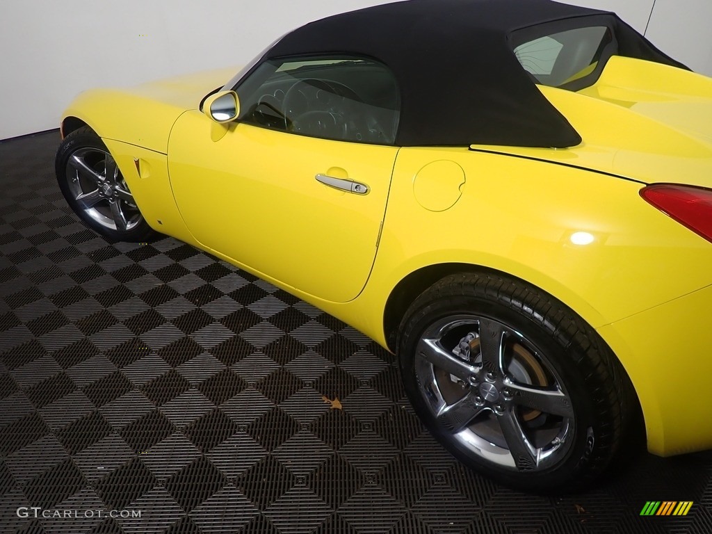 2008 Solstice GXP Roadster - Mean Yellow / Ebony photo #14