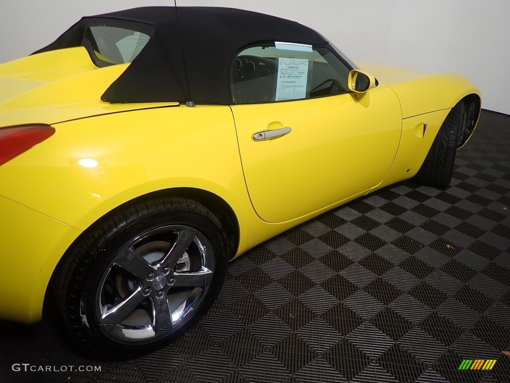 2008 Solstice GXP Roadster - Mean Yellow / Ebony photo #15