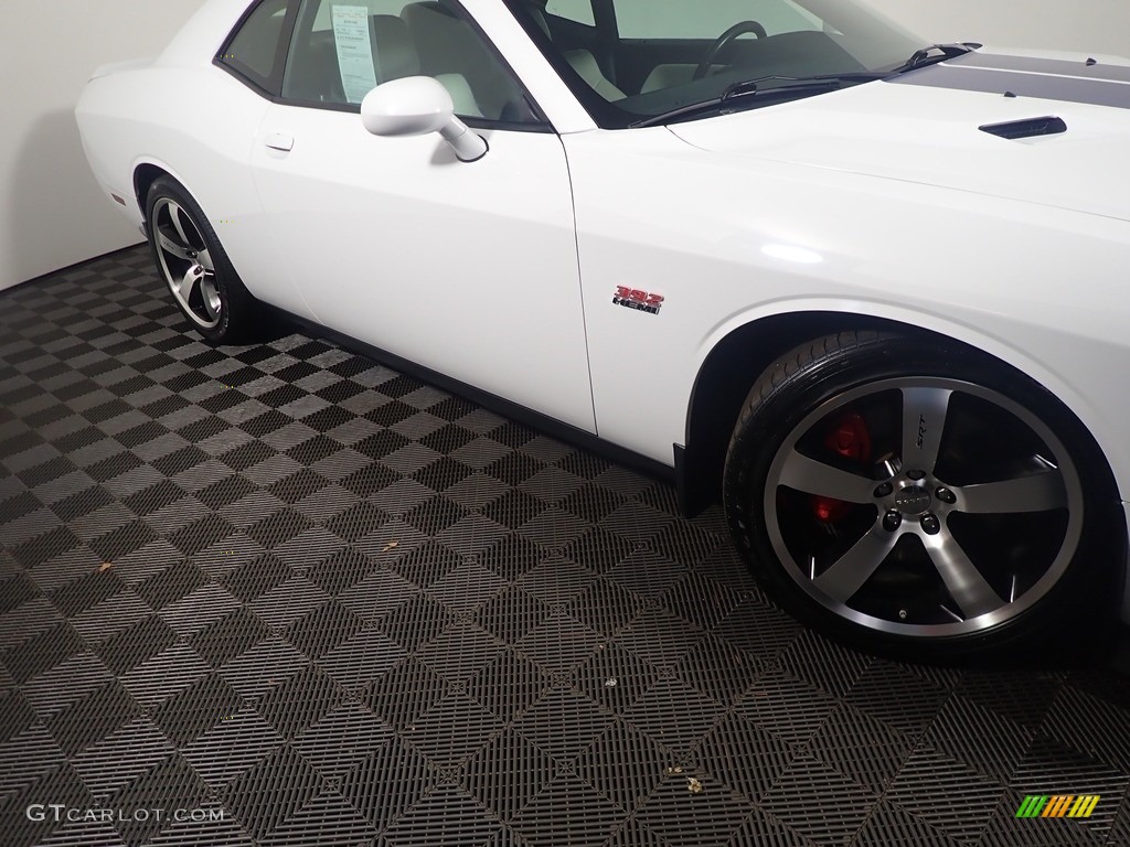 2011 Challenger SRT8 392 - Bright White / Dark Slate Gray photo #4