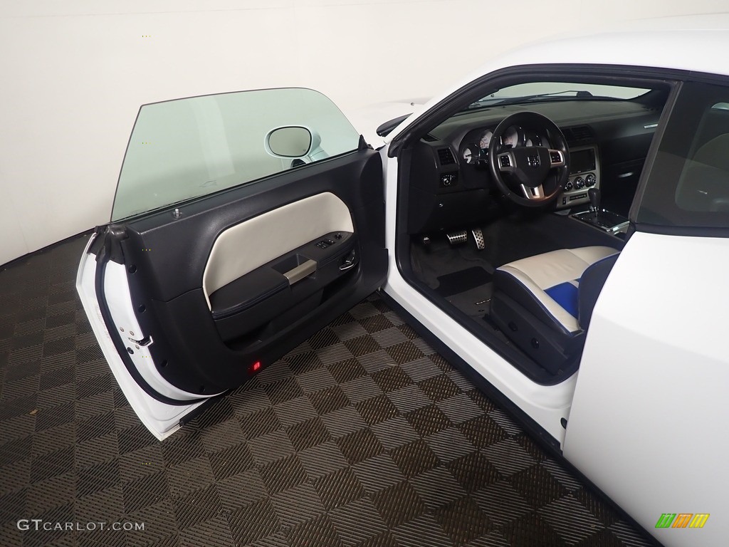 2011 Challenger SRT8 392 - Bright White / Dark Slate Gray photo #17