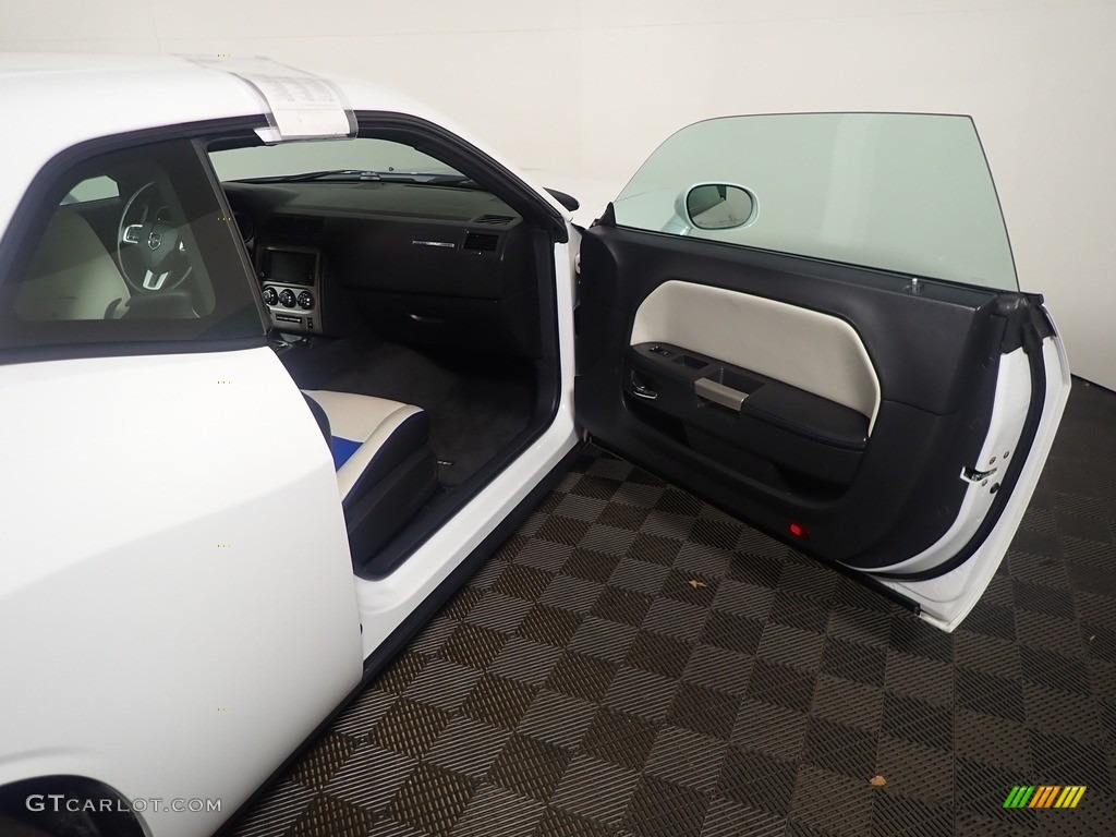 2011 Challenger SRT8 392 - Bright White / Dark Slate Gray photo #31