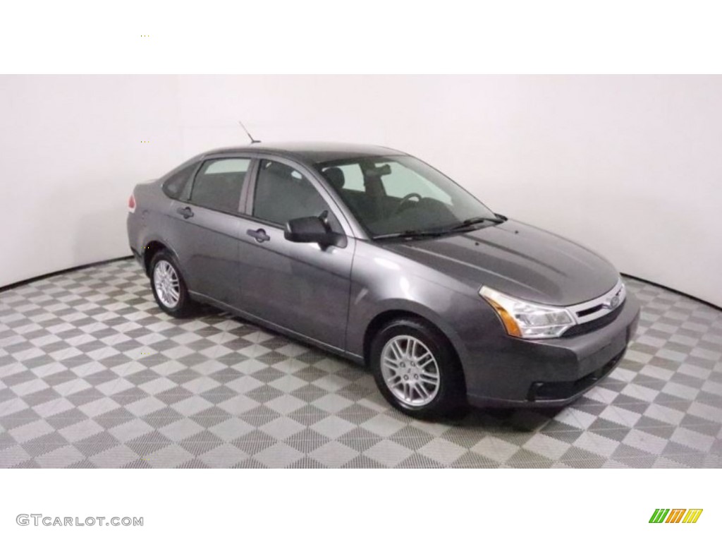 2010 Focus SE Sedan - Sterling Grey Metallic / Charcoal Black photo #3