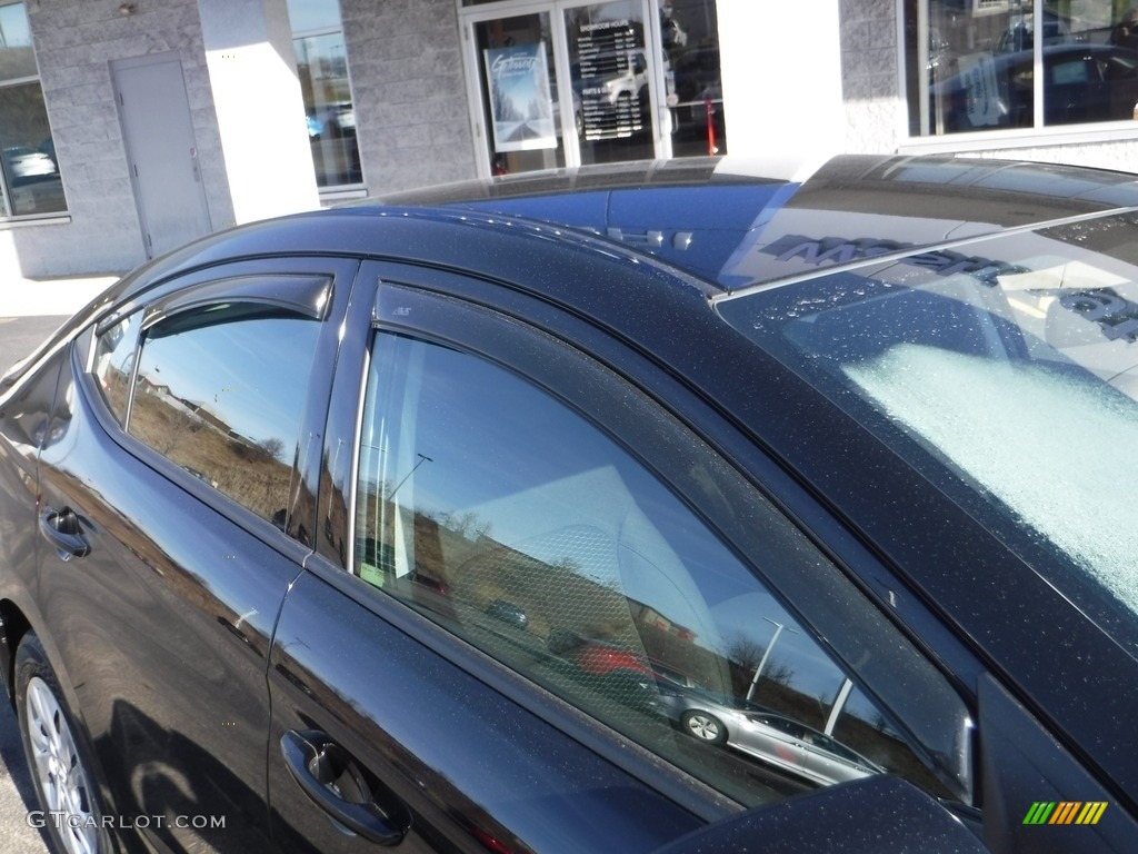 2019 Elantra SE - Phantom Black / Black photo #4