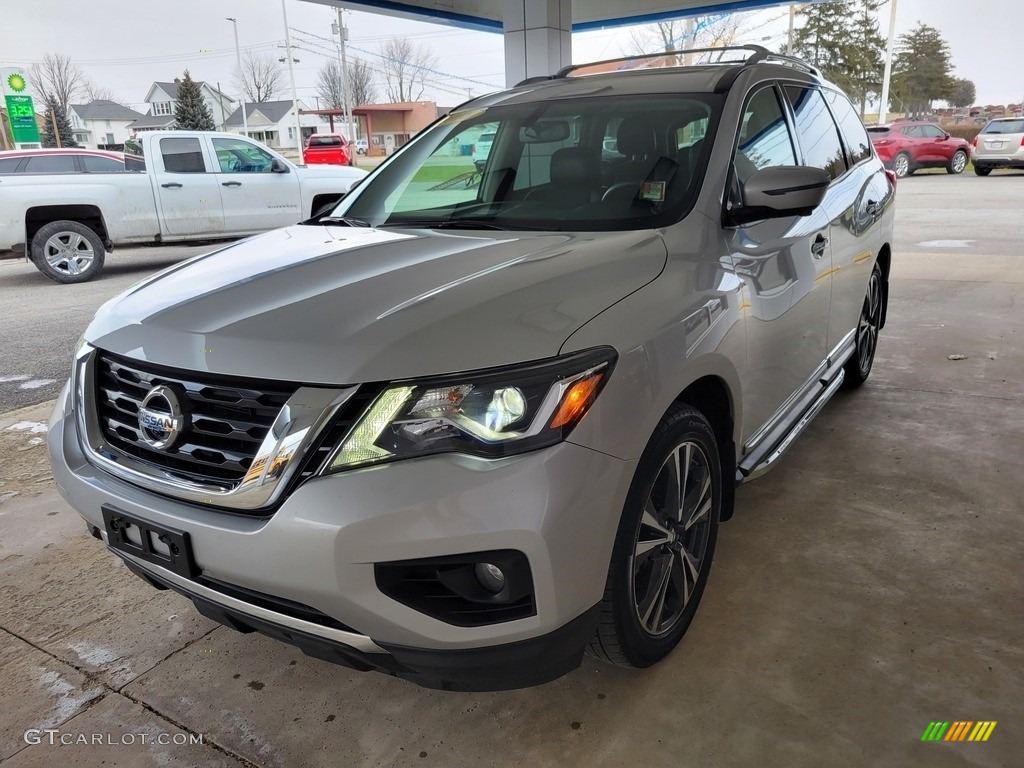 2018 Pathfinder Platinum 4x4 - Brilliant Silver / Almond photo #9