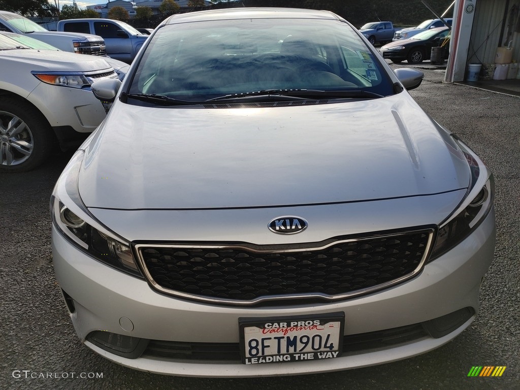 2018 Forte LX Hatchback - Silky Silver / Black photo #2