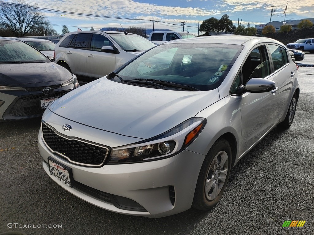 Silky Silver 2018 Kia Forte LX Hatchback Exterior Photo #143518901