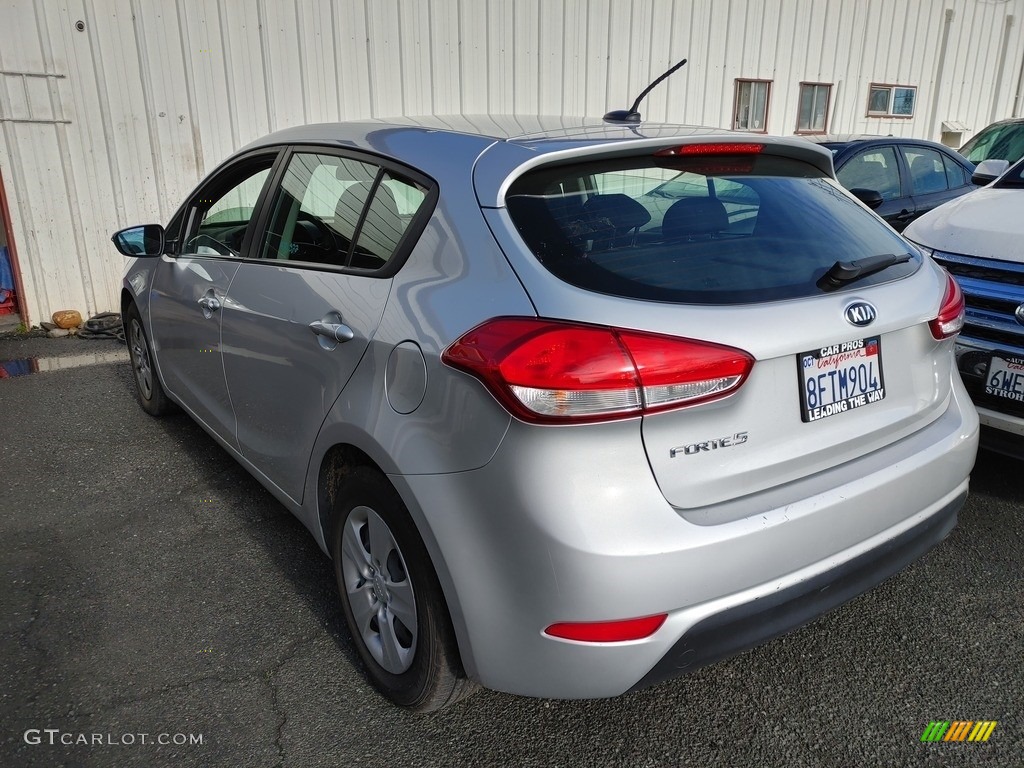 2018 Forte LX Hatchback - Silky Silver / Black photo #5