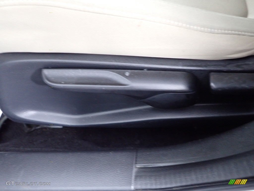 2017 Civic LX Sedan - Taffeta White / Ivory photo #19