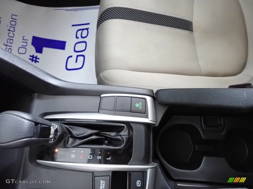 2017 Civic LX Sedan - Taffeta White / Ivory photo #25