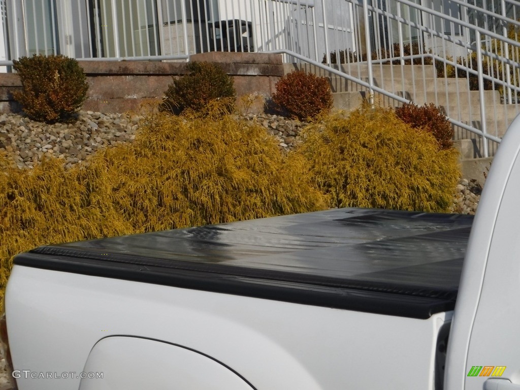 2012 Tacoma V6 SR5 Double Cab 4x4 - Super White / Graphite photo #9