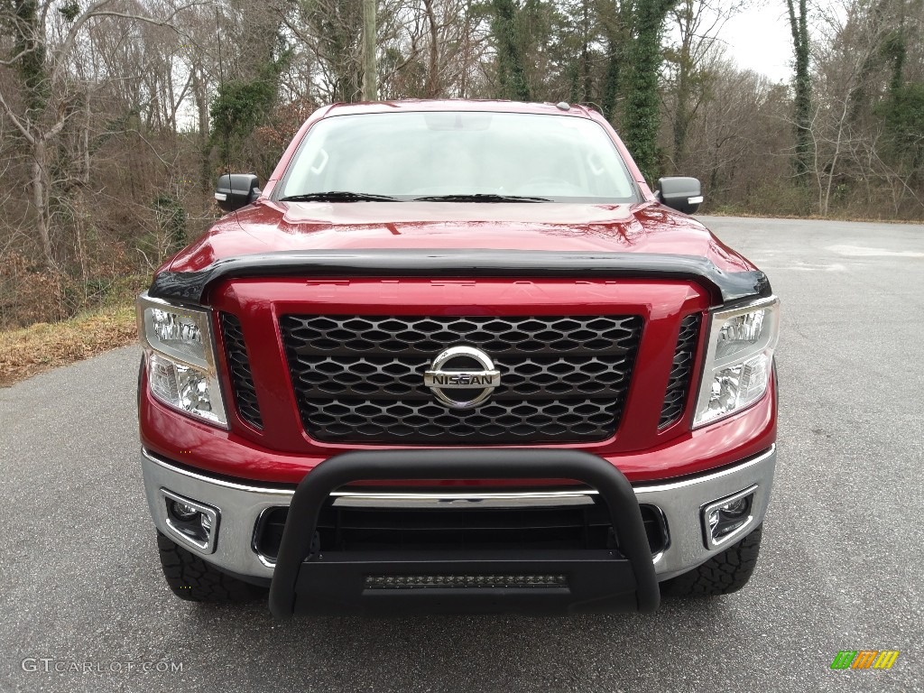 2019 Titan SV Crew Cab 4x4 - Cayenne Red Metallic / Black photo #3