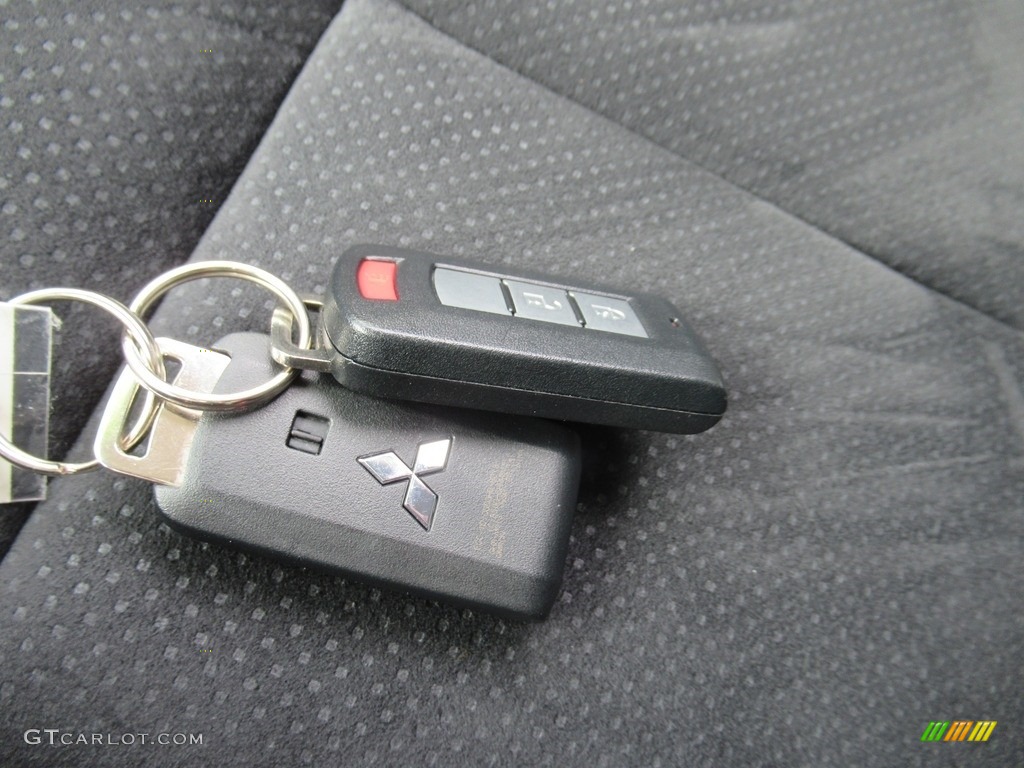 2022 Mitsubishi Eclipse Cross SE Special Edition Keys Photos