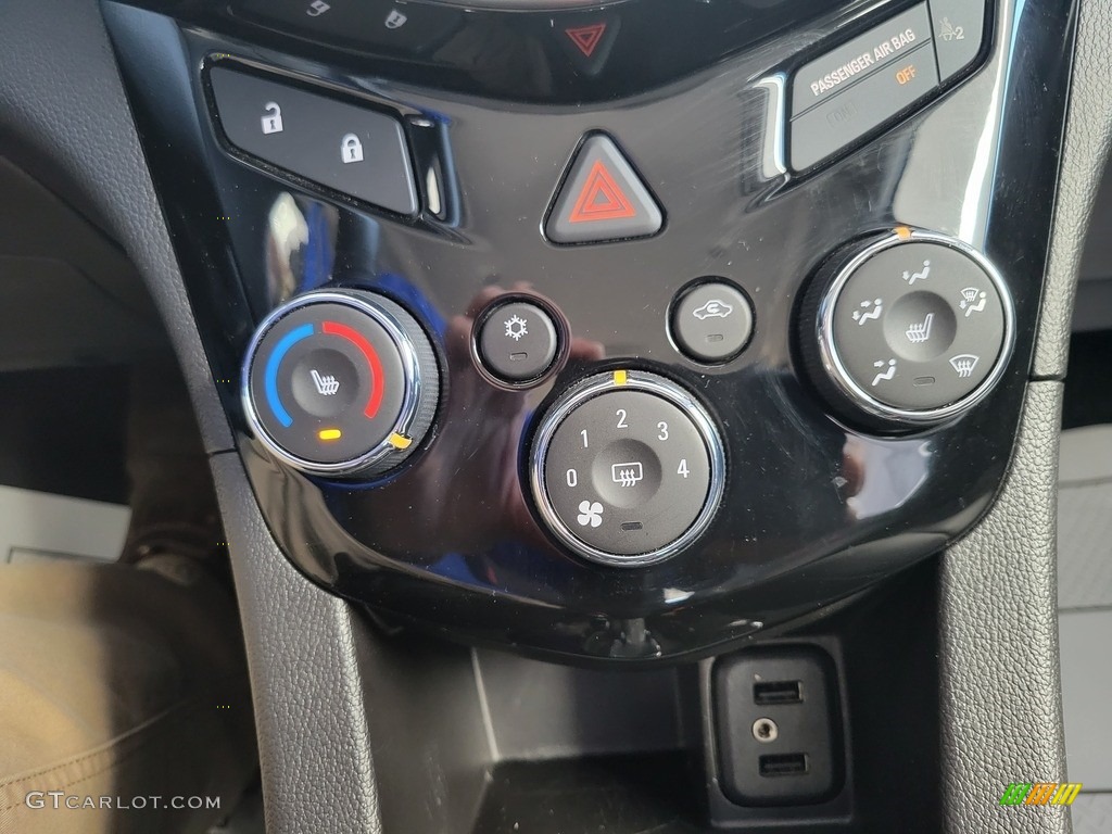 2018 Chevrolet Sonic Premier Hatchback Controls Photo #143533101