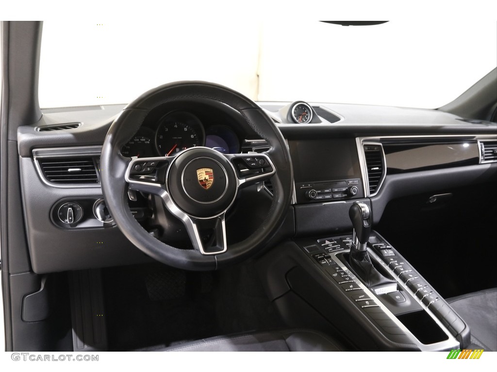 2018 Macan  - White / Black photo #6