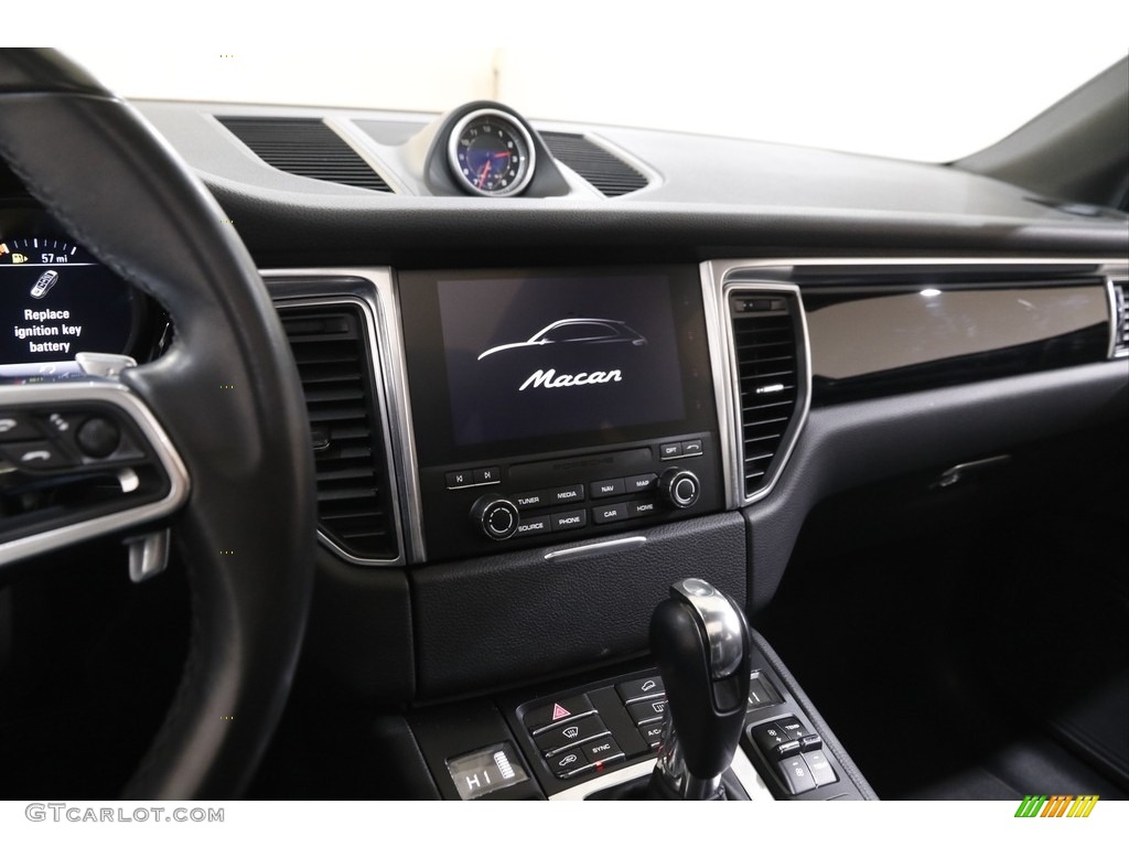 2018 Macan  - White / Black photo #10