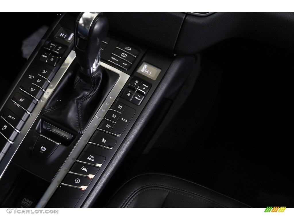 2018 Macan  - White / Black photo #17