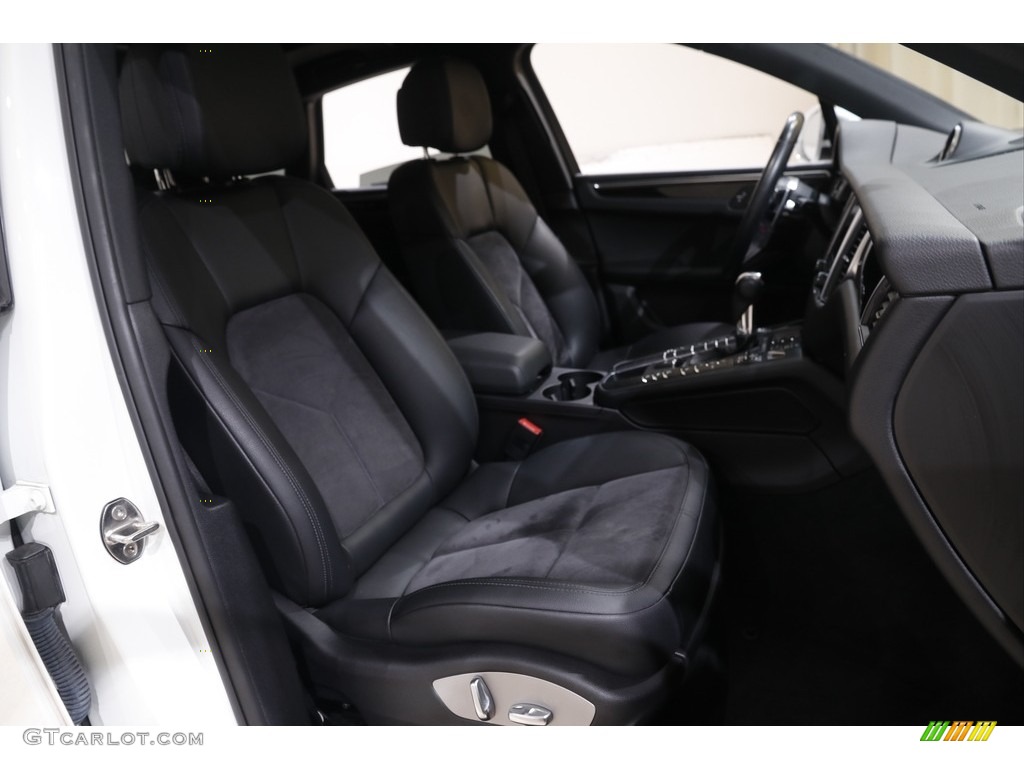 2018 Macan  - White / Black photo #18
