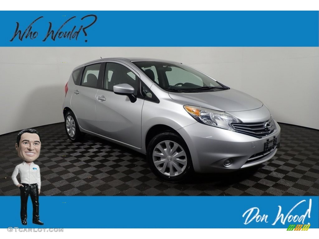 2015 Versa Note SV - Brilliant Silver / Charcoal photo #1