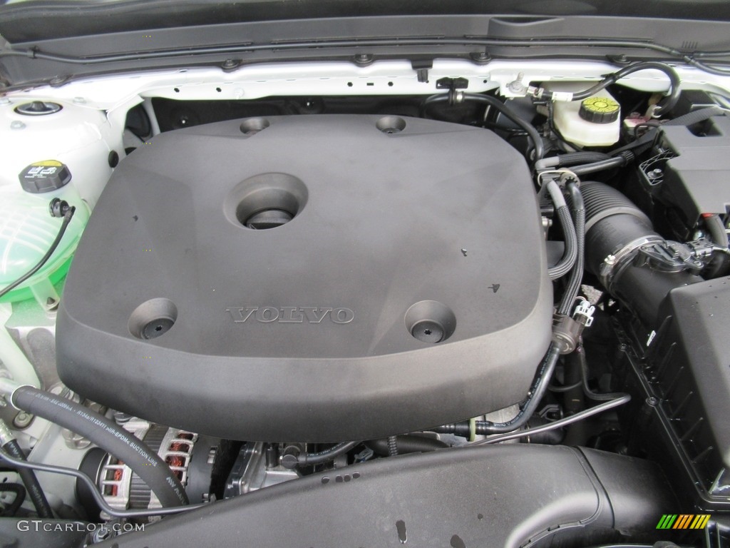 2019 Volvo XC40 T5 R-Design AWD Engine Photos