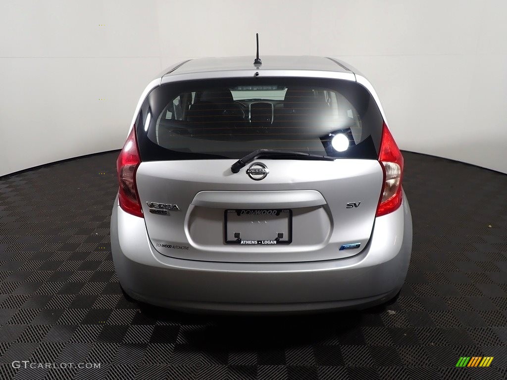 2015 Versa Note SV - Brilliant Silver / Charcoal photo #12