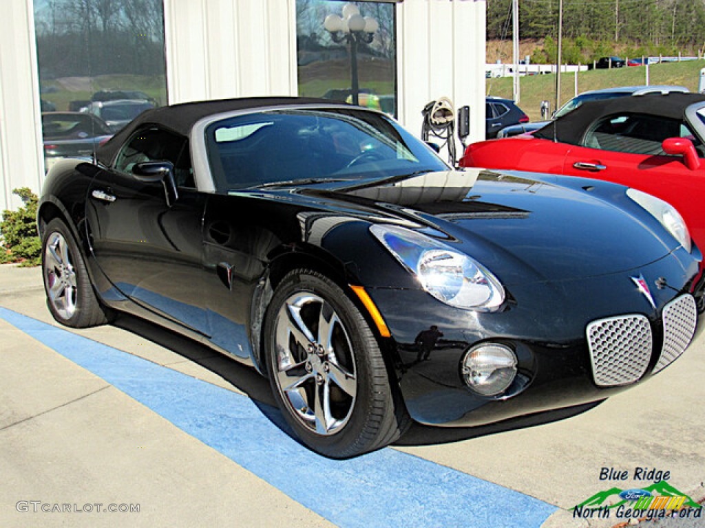2006 Solstice Roadster - Mysterious Black / Ebony photo #2
