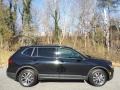 Deep Black Pearl - Tiguan S Photo No. 6