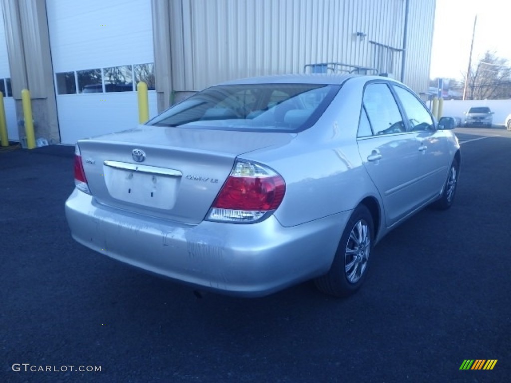 2006 Camry LE - Lunar Mist Metallic / Stone Gray photo #6