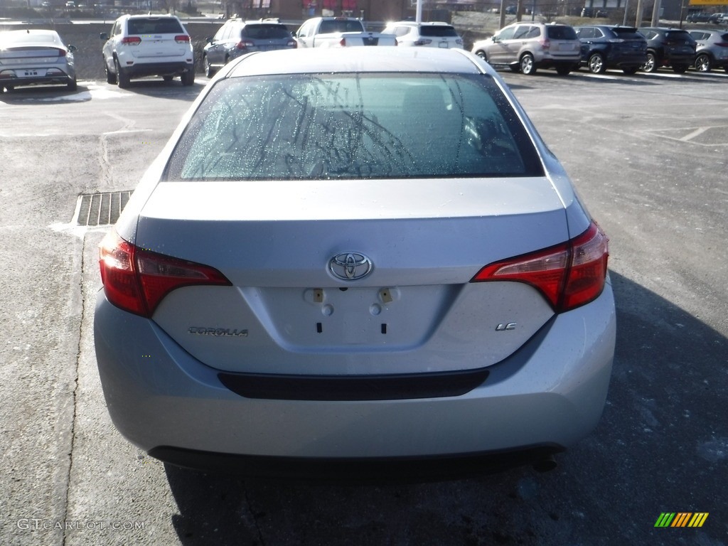 2019 Corolla LE - Falcon Gray metallic / Ash/Dark Gray photo #8