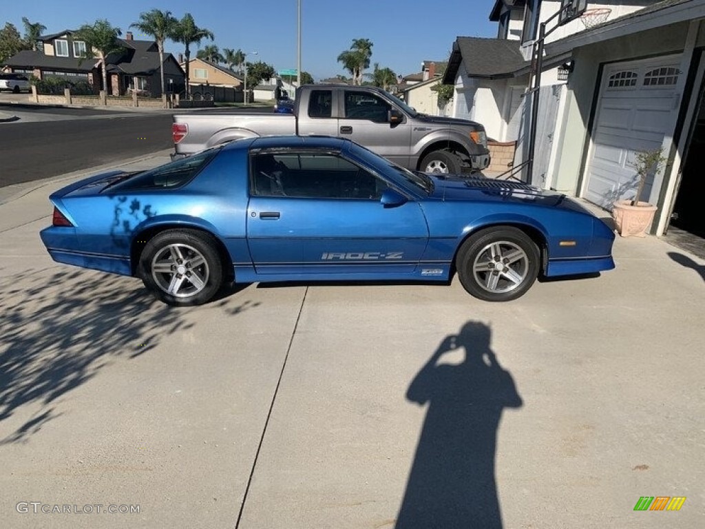 1985 Camaro IROC-Z - Bright Blue Metallic / Gray photo #4