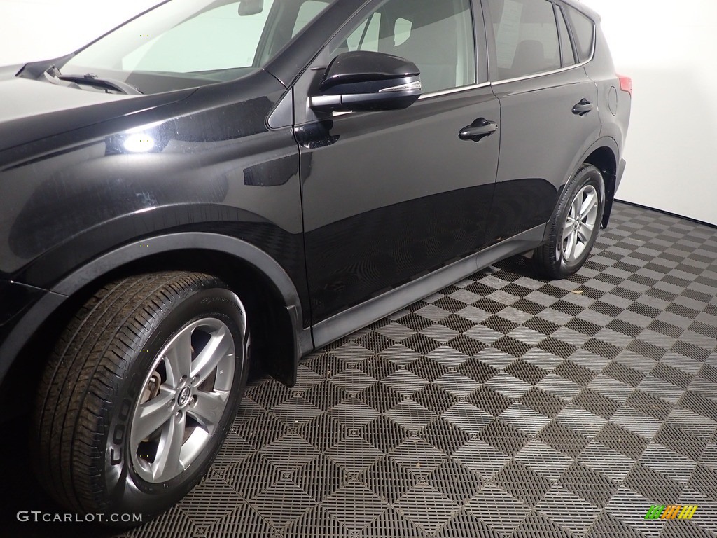 2015 RAV4 XLE - Black / Ash photo #11