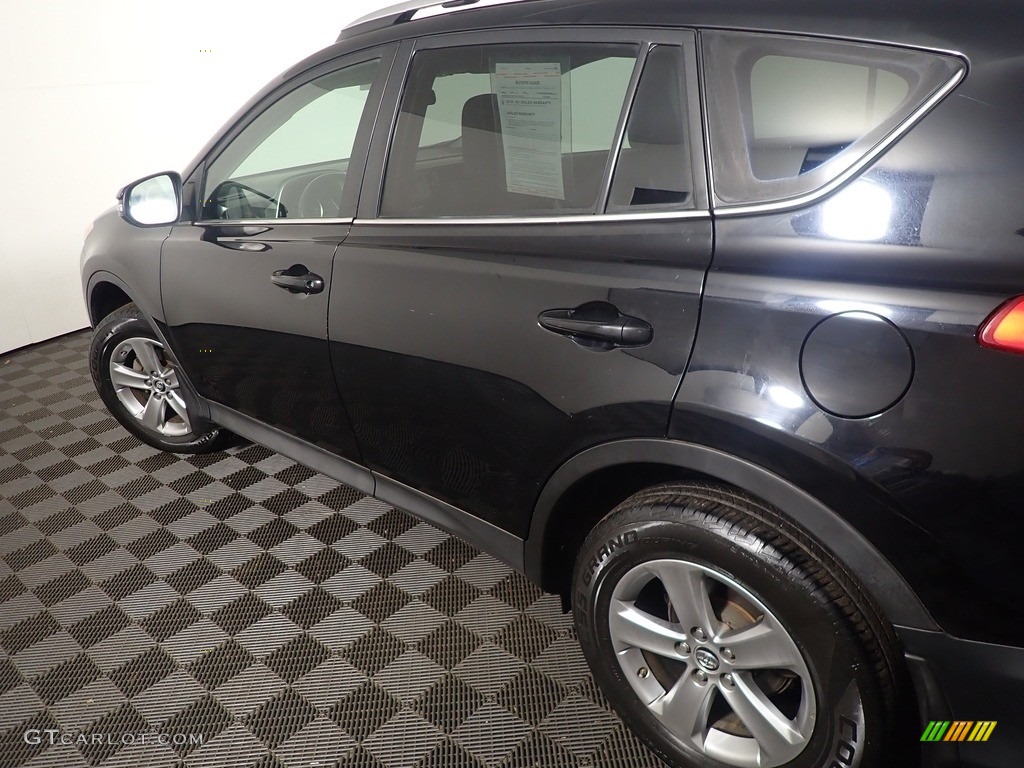 2015 RAV4 XLE - Black / Ash photo #19