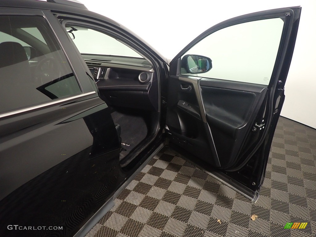 2015 RAV4 XLE - Black / Ash photo #39