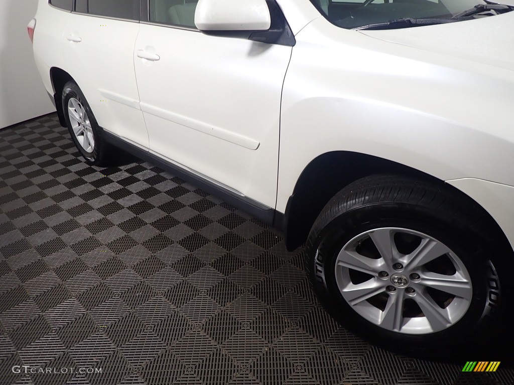 2013 Highlander V6 - Blizzard White Pearl / Ash photo #4
