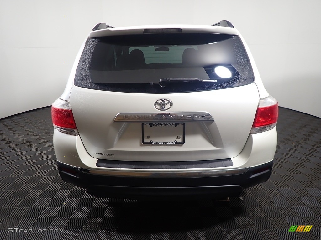 2013 Highlander V6 - Blizzard White Pearl / Ash photo #13