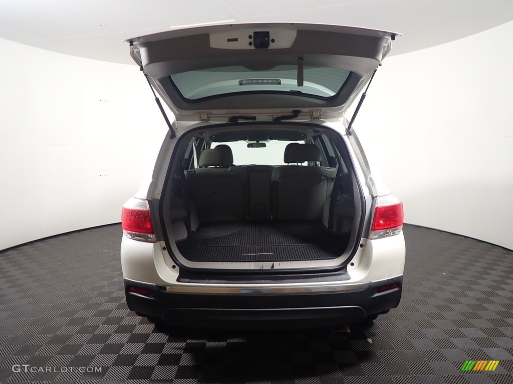2013 Highlander V6 - Blizzard White Pearl / Ash photo #14