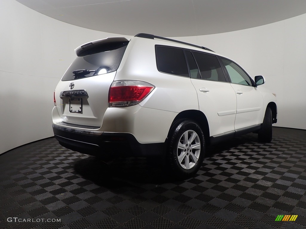 2013 Highlander V6 - Blizzard White Pearl / Ash photo #16